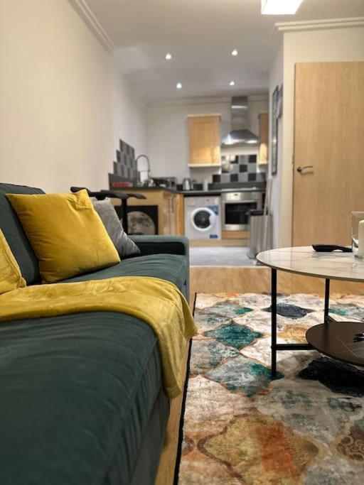 Entire Flat In Ealing Apartamento Londres Exterior foto