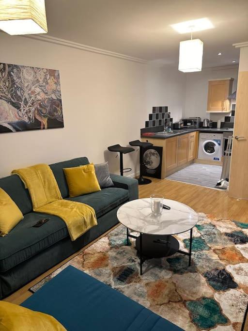 Entire Flat In Ealing Apartamento Londres Exterior foto