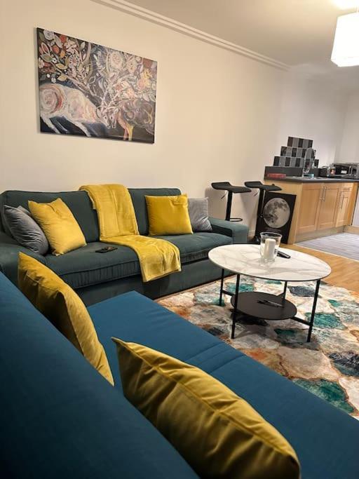 Entire Flat In Ealing Apartamento Londres Exterior foto