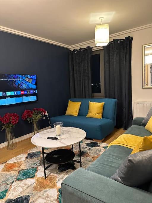 Entire Flat In Ealing Apartamento Londres Exterior foto